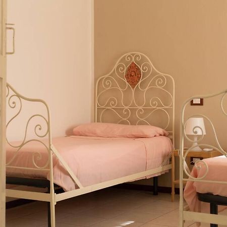 Maria'S Bed - Intero Alloggio Accogliente Dorno المظهر الخارجي الصورة